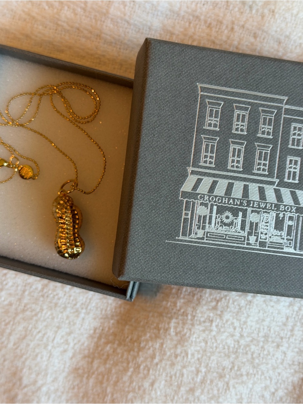 Goldbug Peanut Pendant with gold chain necklace - Picture 3 of 7